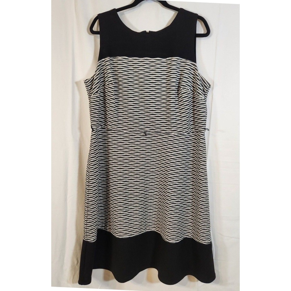 Roz & Ali‎ $64 Size 16 Black White Textured Wave Striped Sleeveless Shift Dress